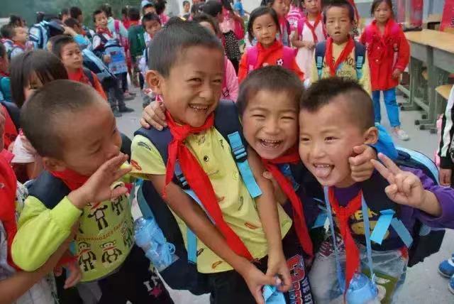 捐助莘莘學(xué)子 大愛(ài)情暖校園  ——2015 達(dá)意隆金秋助學(xué)行